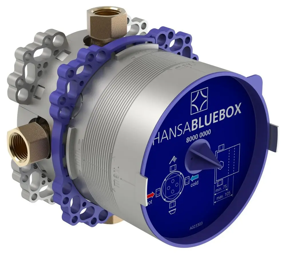 HANSABLUEBOX, in silbernem und blauen Design, mit Anschlussmöglichkeiten und Diagramm für Warm- und Kaltwasser, zur Installation in Badezimmern oder Duschen.